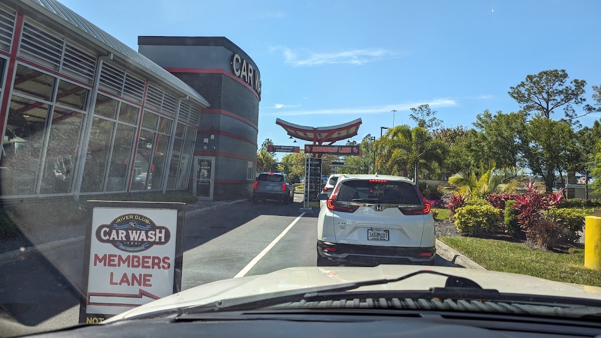 River Club Car Wash in Lakewood Ranch, FL