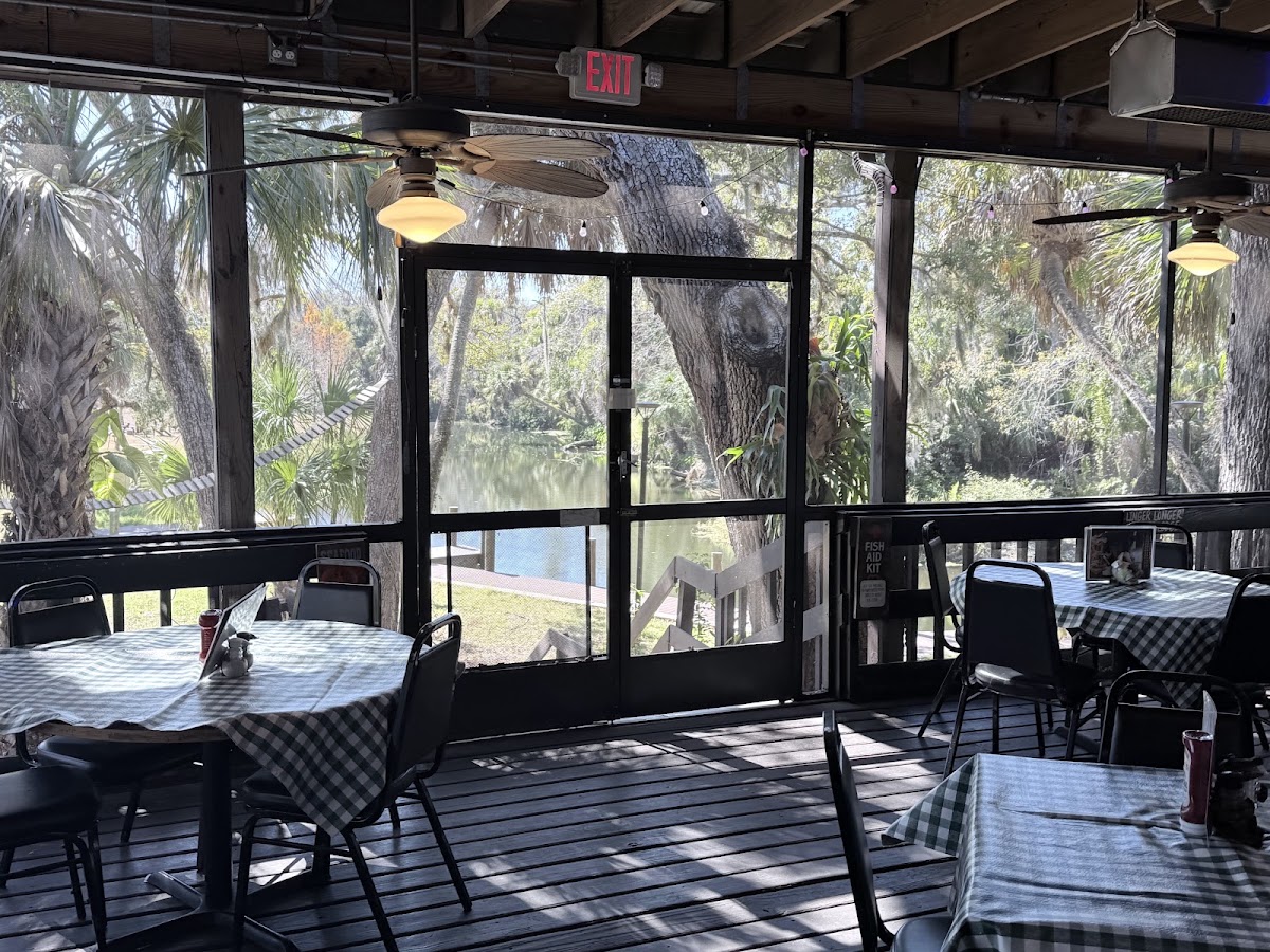 Linger Lodge Restaurant & Bar in Lakewood Ranch, FL