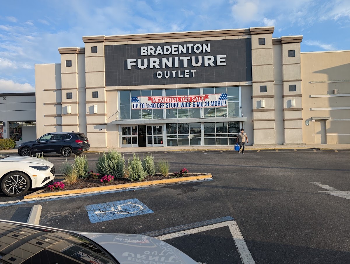 Bradenton Furniture Outlet in Lakewood Ranch, FL