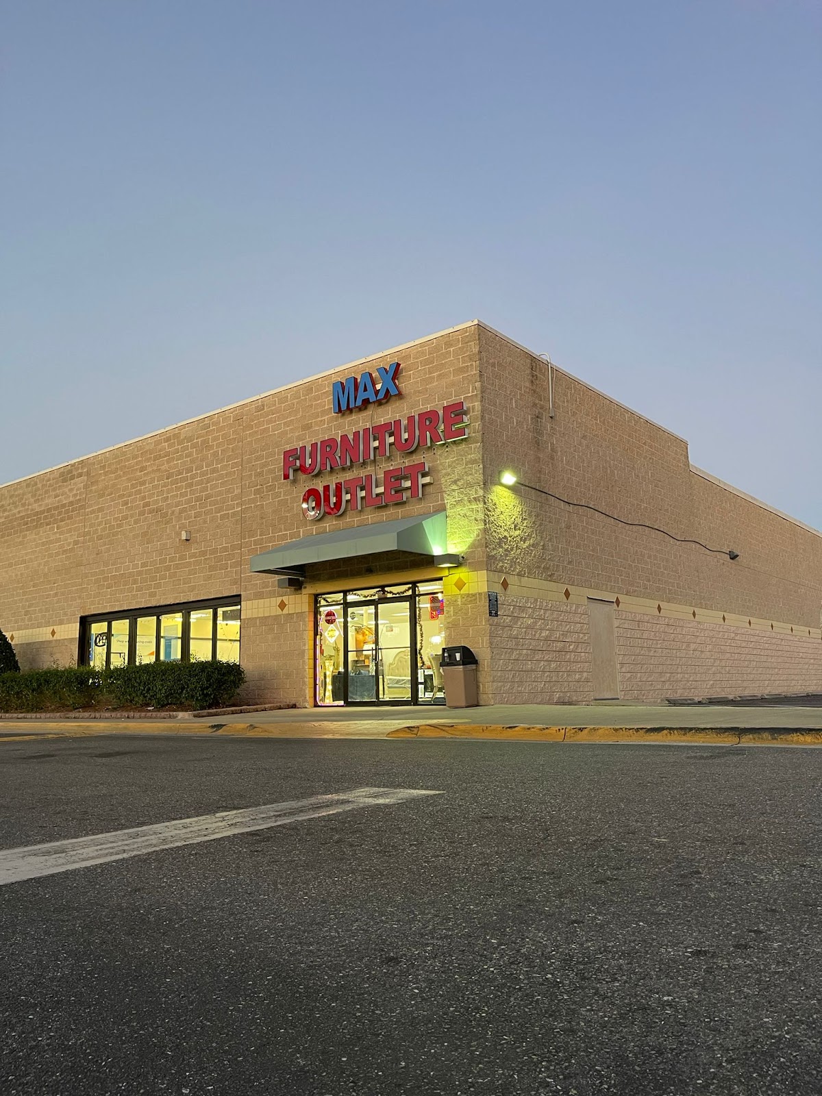 Max Furniture Outlet - Bradenton in Lakewood Ranch, FL