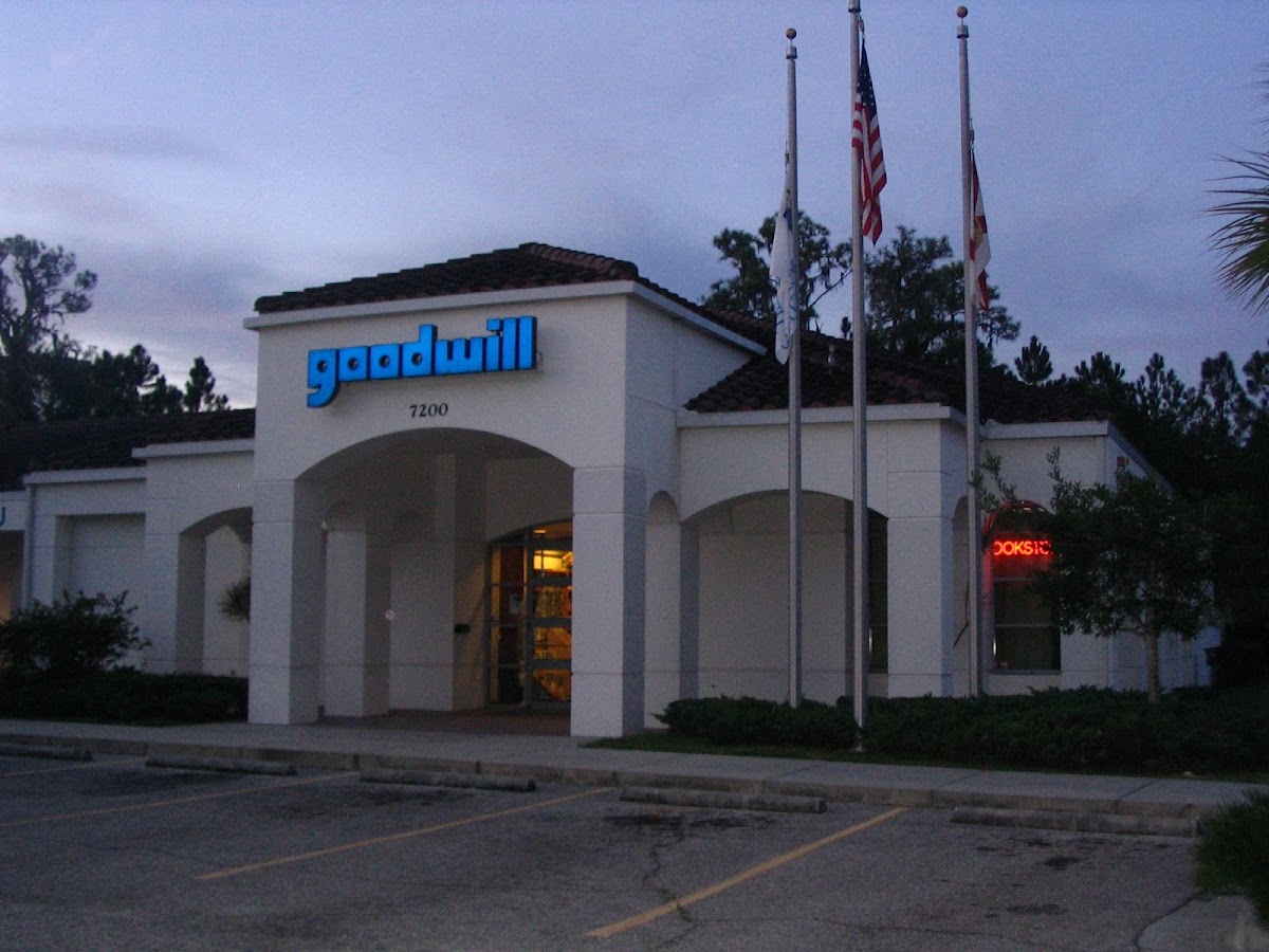 Goodwill Bookstore - Tara in Lakewood Ranch, FL