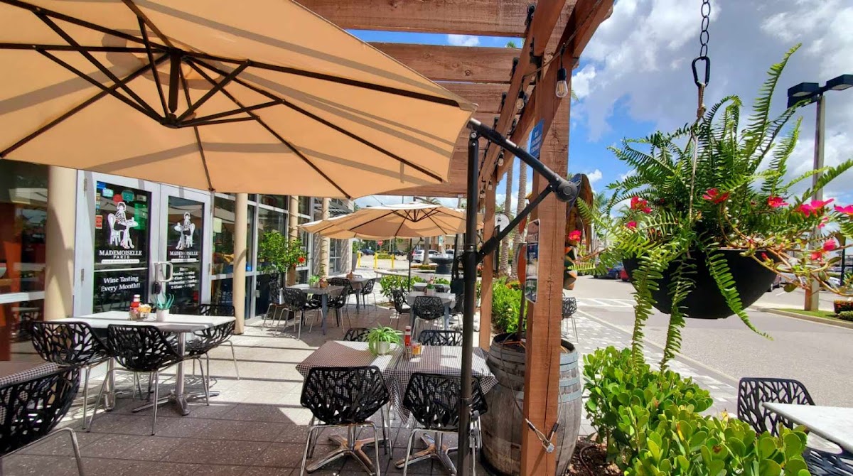 Mademoiselle Paris - French restaurant and bakery in Lakewood Ranch, FL